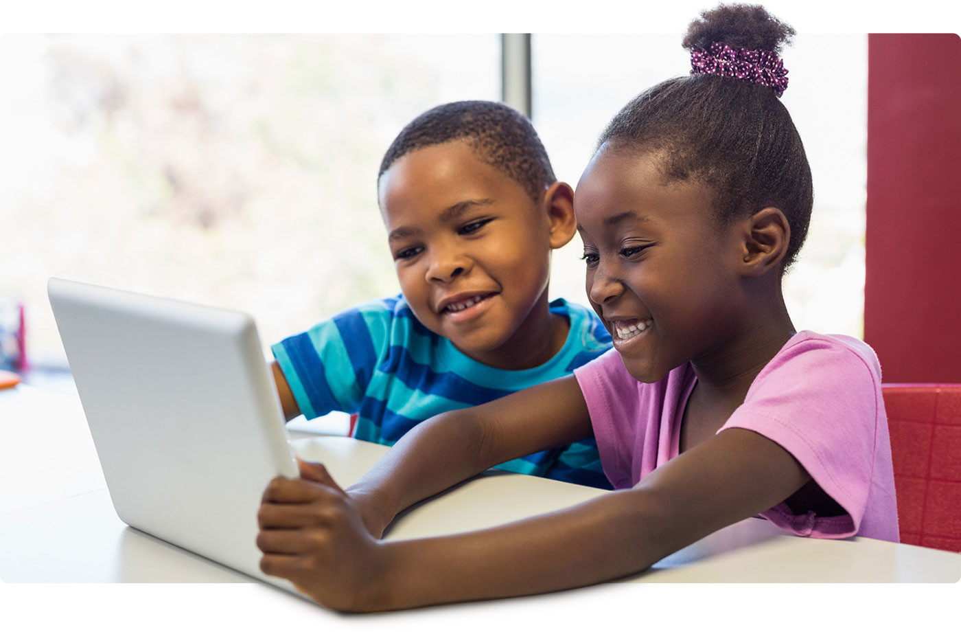 Children reading on laptop